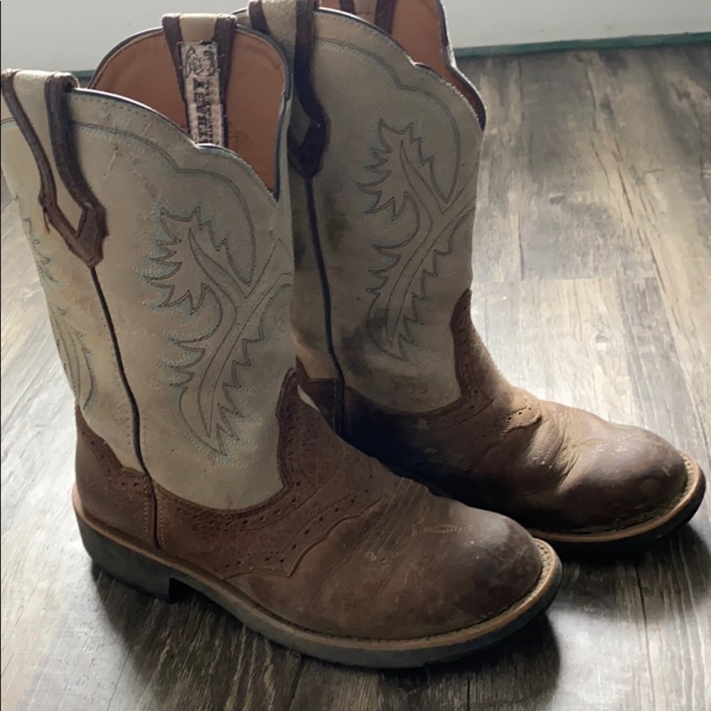 Ariat Fatbabys